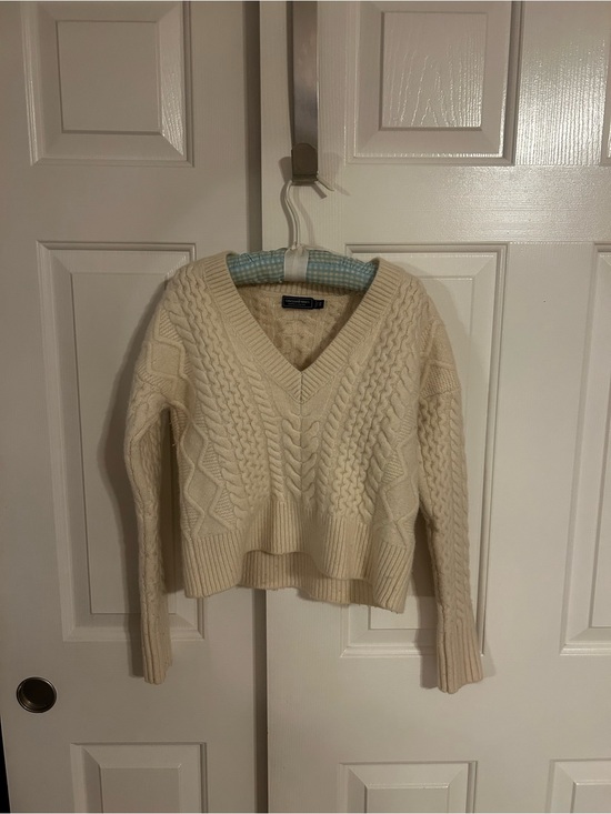 Vineyard Vines Sweaters - Vineyard Vines Cream Cable Knit V-Neck Sweater